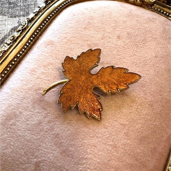 Vintage Orange Copper Maple Leaf Gold Tone Enamel Brooch Pin With Textured Back - Picture 8 of 9